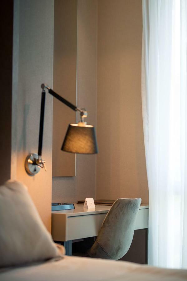 Seraphine Plaza Peje Extérieur photo